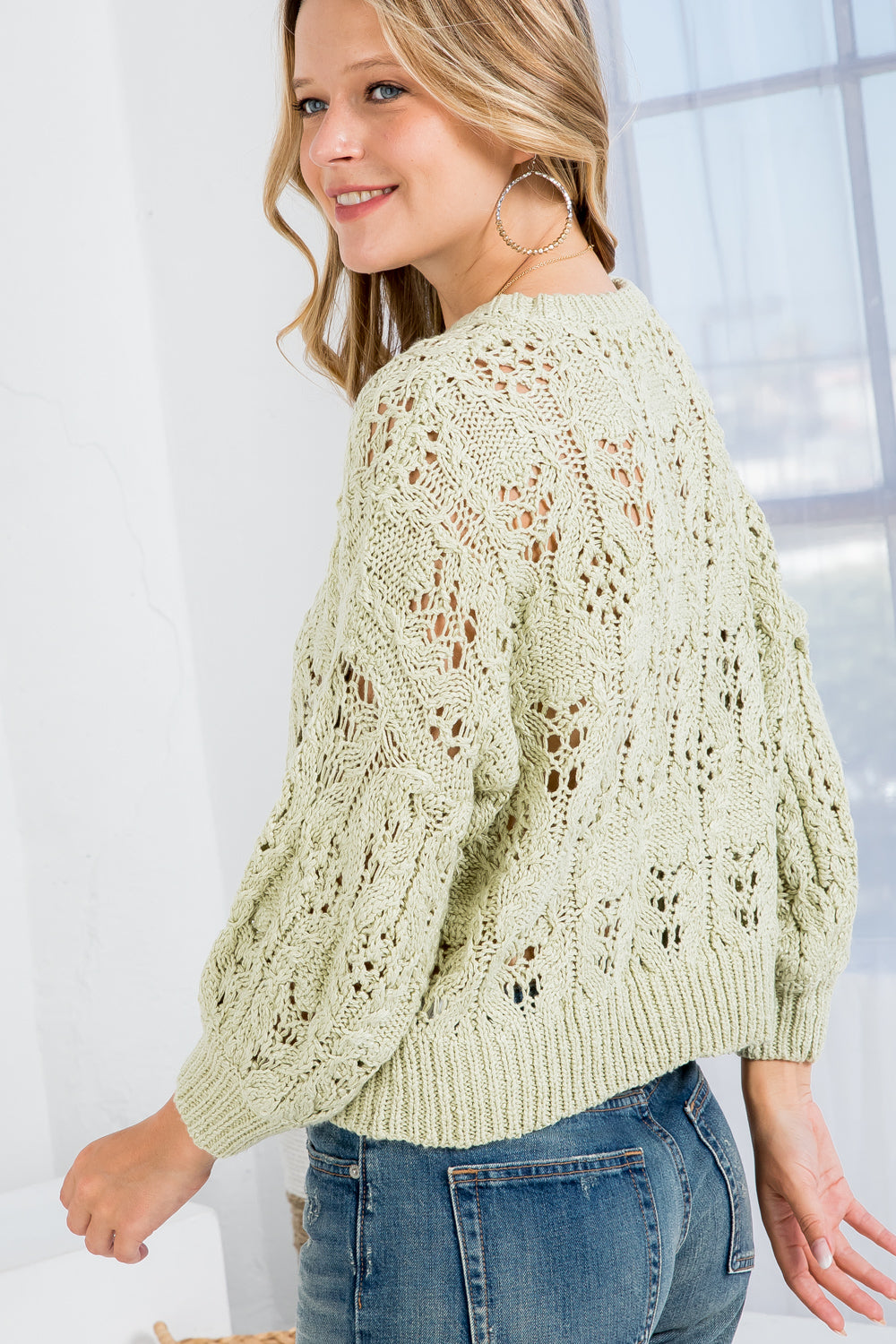 Droped Shoulder Round Neck Croped Sweater Top